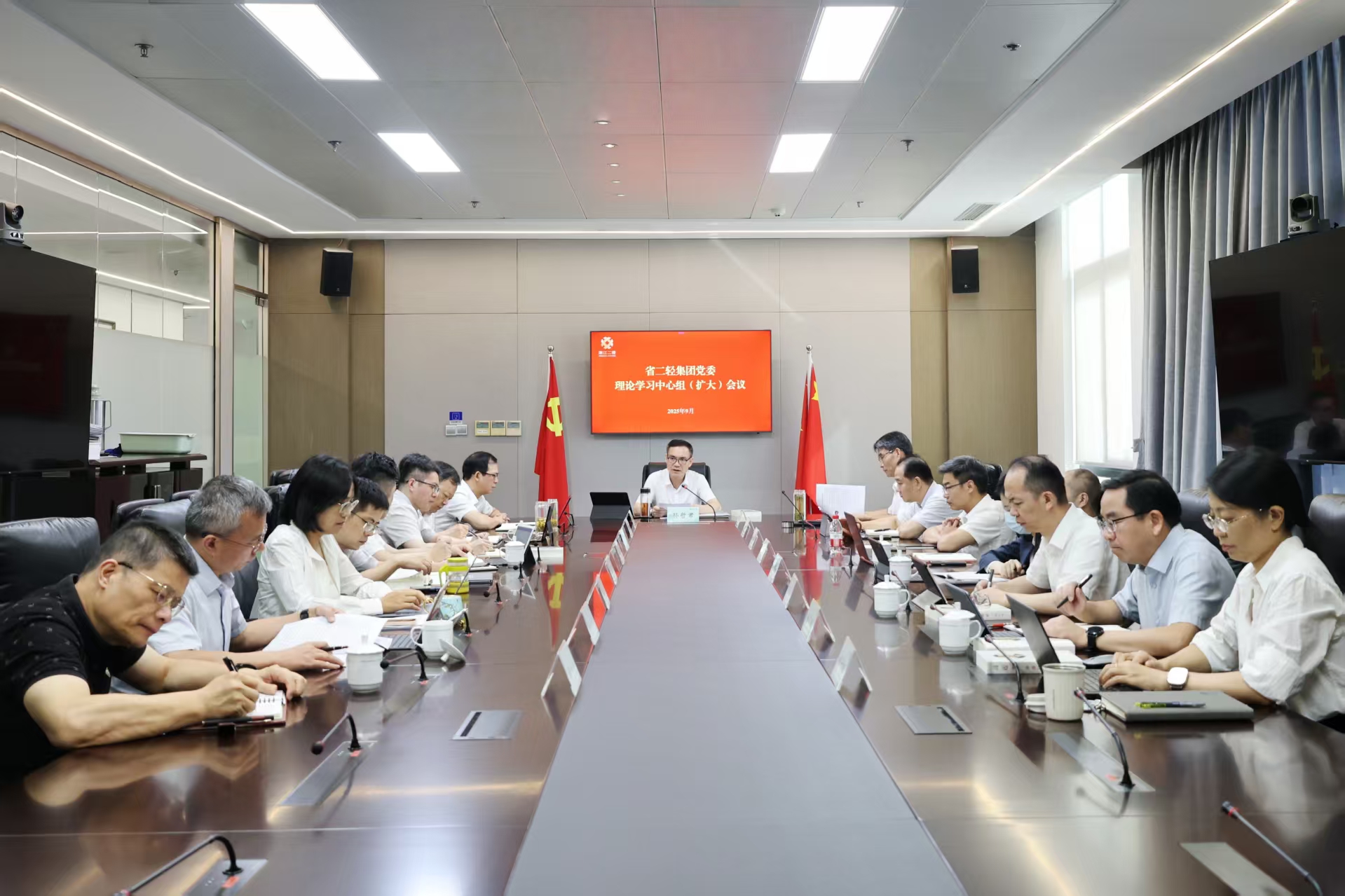 省二輕集團黨委理論學(xué)習(xí)中心組召開《習(xí)近平談治國理政》第五卷、習(xí)近平文化思想專題學(xué)習(xí)會