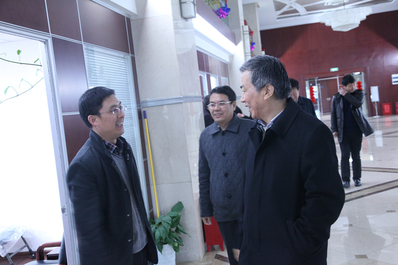 集團(tuán)公司領(lǐng)導(dǎo)節(jié)后上班第一天走訪慰問(wèn)干部職工