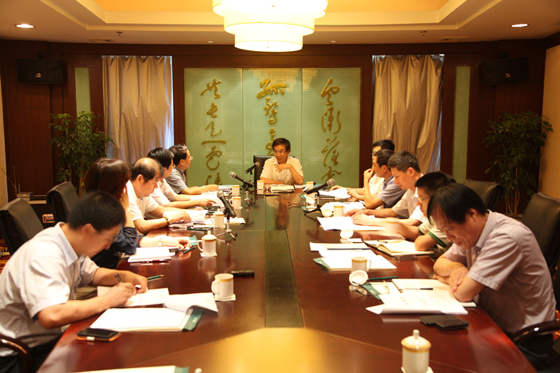 集團公司黨委召開理論中心組（擴大）專題學(xué)習(xí)會