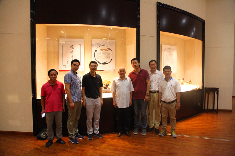 集團(tuán)公司走訪工藝美術(shù)大師調(diào)研行業(yè)發(fā)展現(xiàn)狀