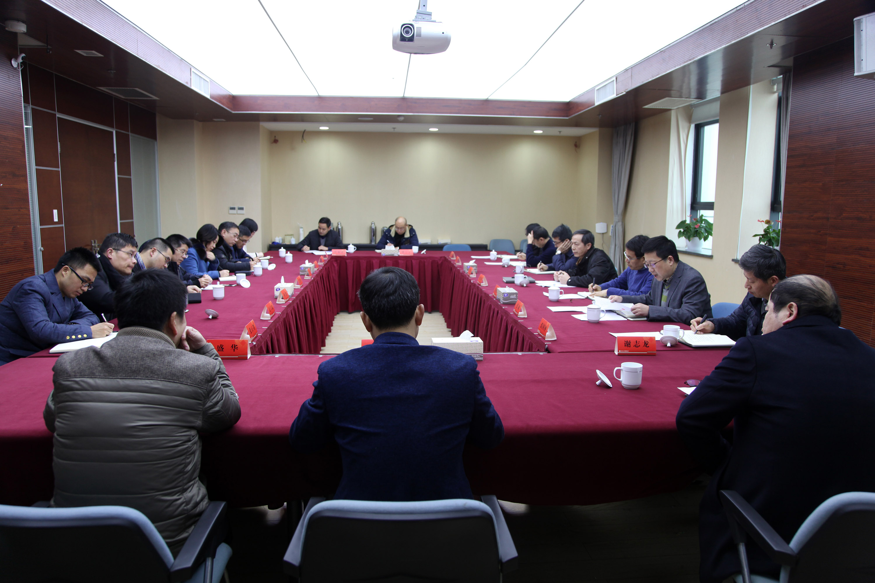 集團(tuán)公司召開(kāi)黨委（擴(kuò)大）會(huì)議傳達(dá)學(xué)習(xí)黨的十九屆二中全會(huì)、十九屆中央紀(jì)委二次全會(huì)精神