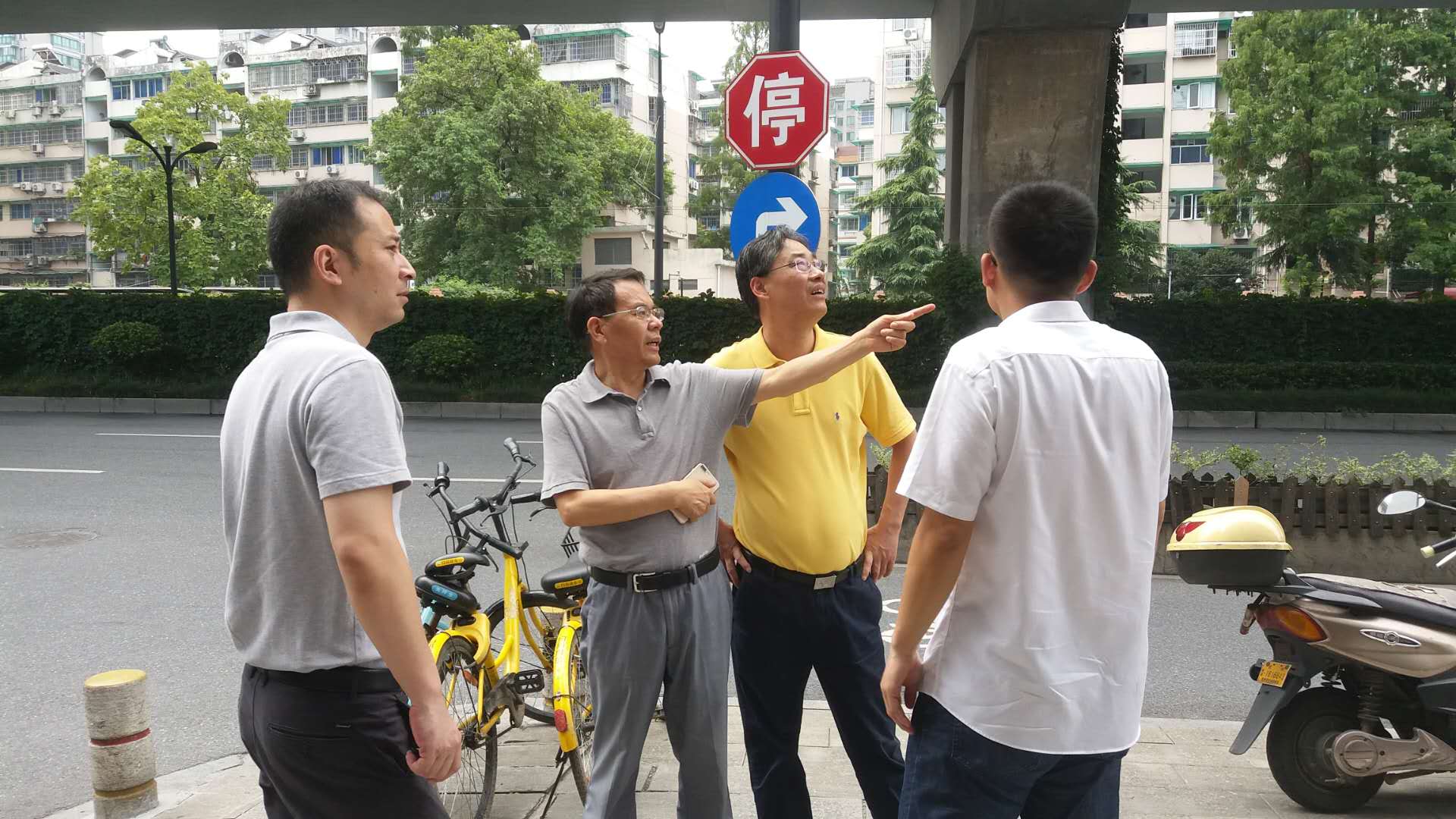 集團(tuán)公司副總經(jīng)理徐旭陽赴商業(yè)公司和德清申達(dá)基建施工現(xiàn)場開展安全檢查