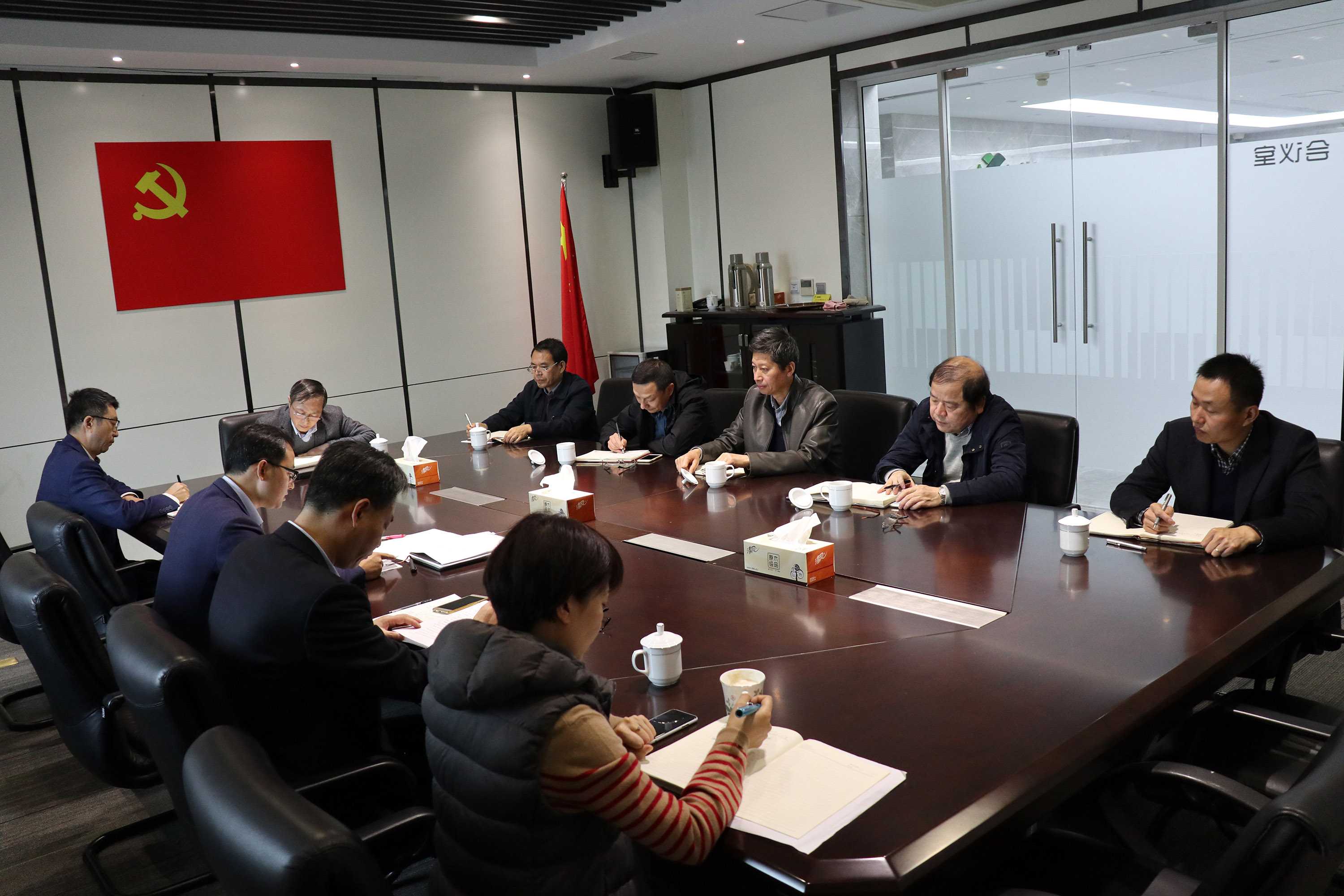 集團(tuán)公司召開黨委理論中心組學(xué)習(xí)會