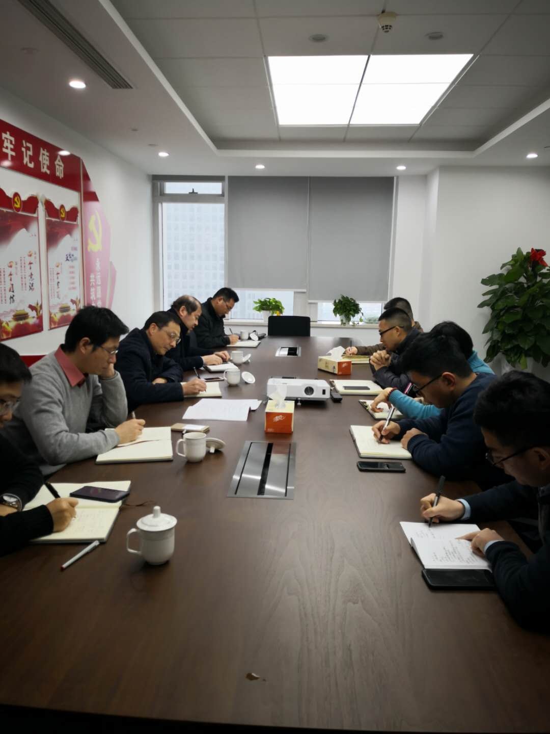 集團公司副總經(jīng)理余顯勇一行赴廣杰公司調研