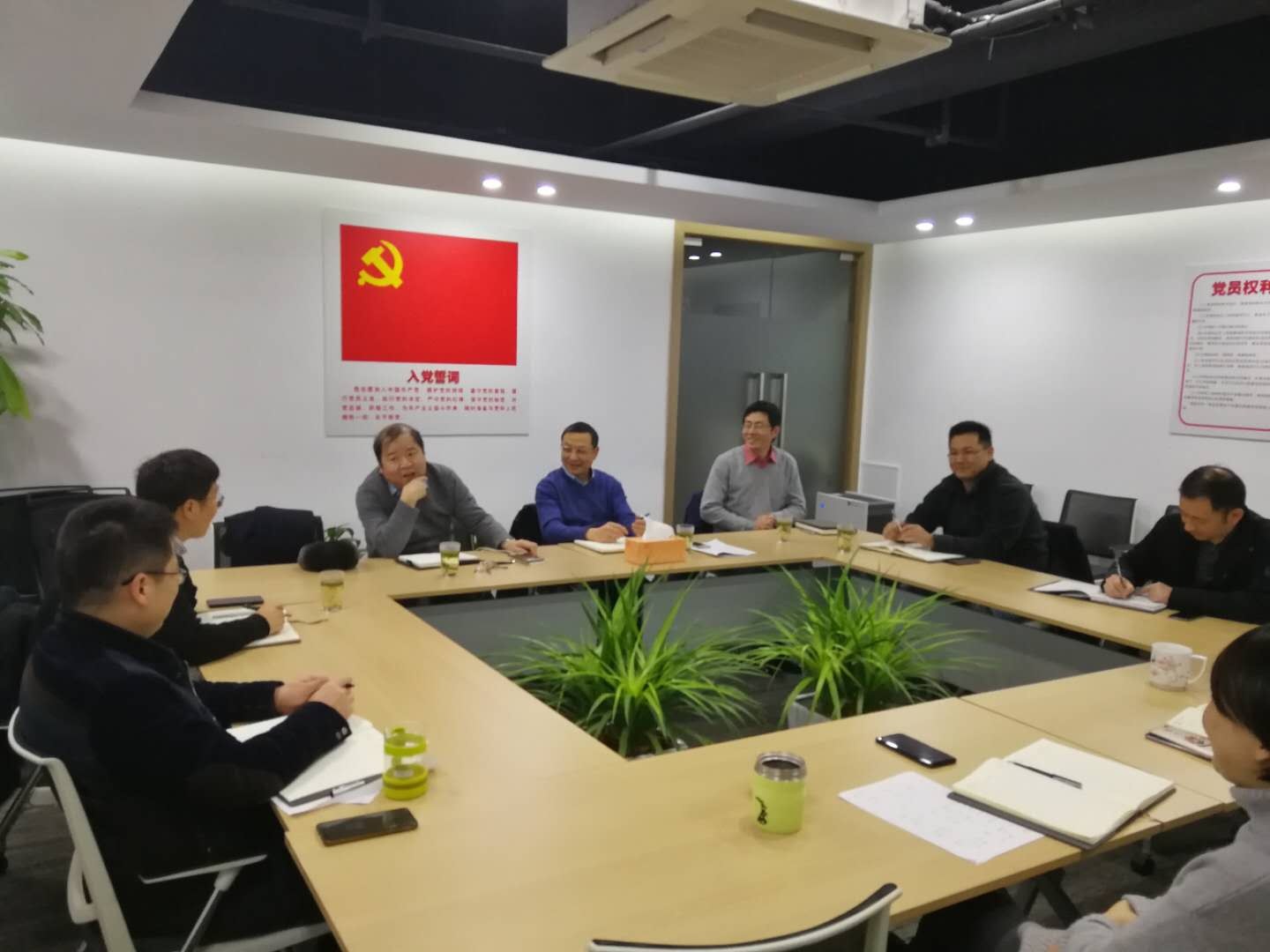 集團公司副總經(jīng)理余顯勇一行赴商業(yè)公司調研