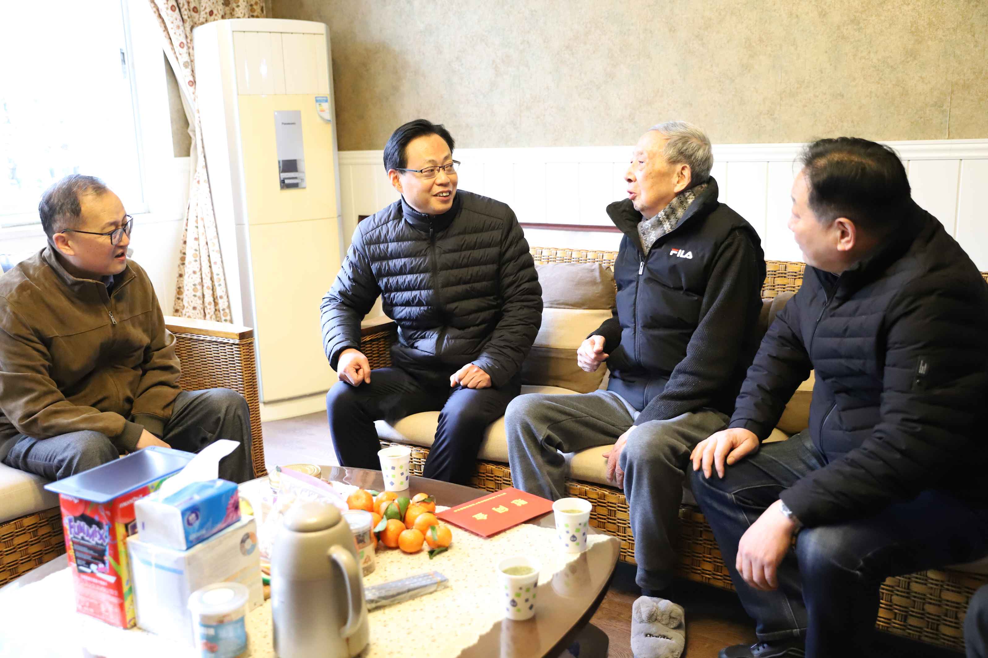 省國(guó)資委黨委委員、副主任劉盛輝到省二輕集團(tuán)開展年度黨建工作檢查考核和“三服務(wù)”活動(dòng)