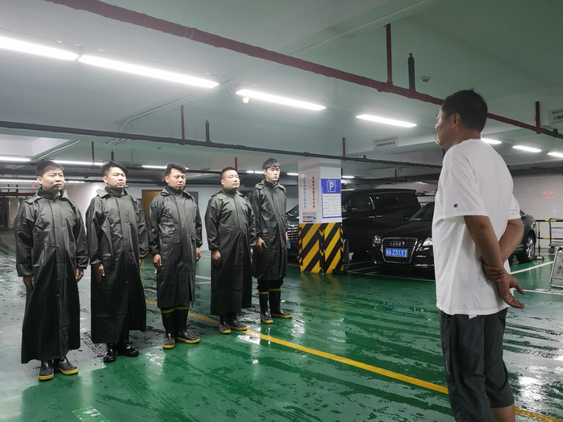 風雨更映黨旗紅——省二輕集團下屬商業(yè)公司黨員干部全力抗擊臺風“煙花”