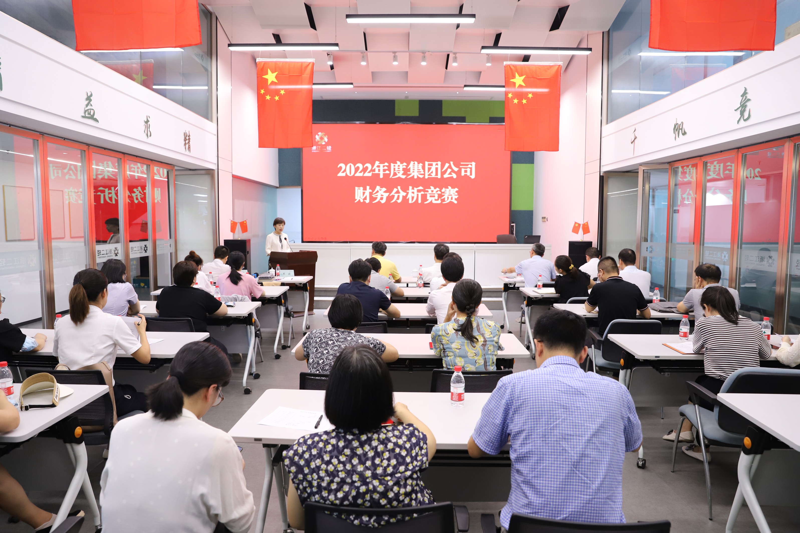 以賽促學(xué)強(qiáng)素質(zhì) 同臺(tái)競(jìng)技展風(fēng)采 省二輕集團(tuán)舉辦財(cái)務(wù)分析競(jìng)賽