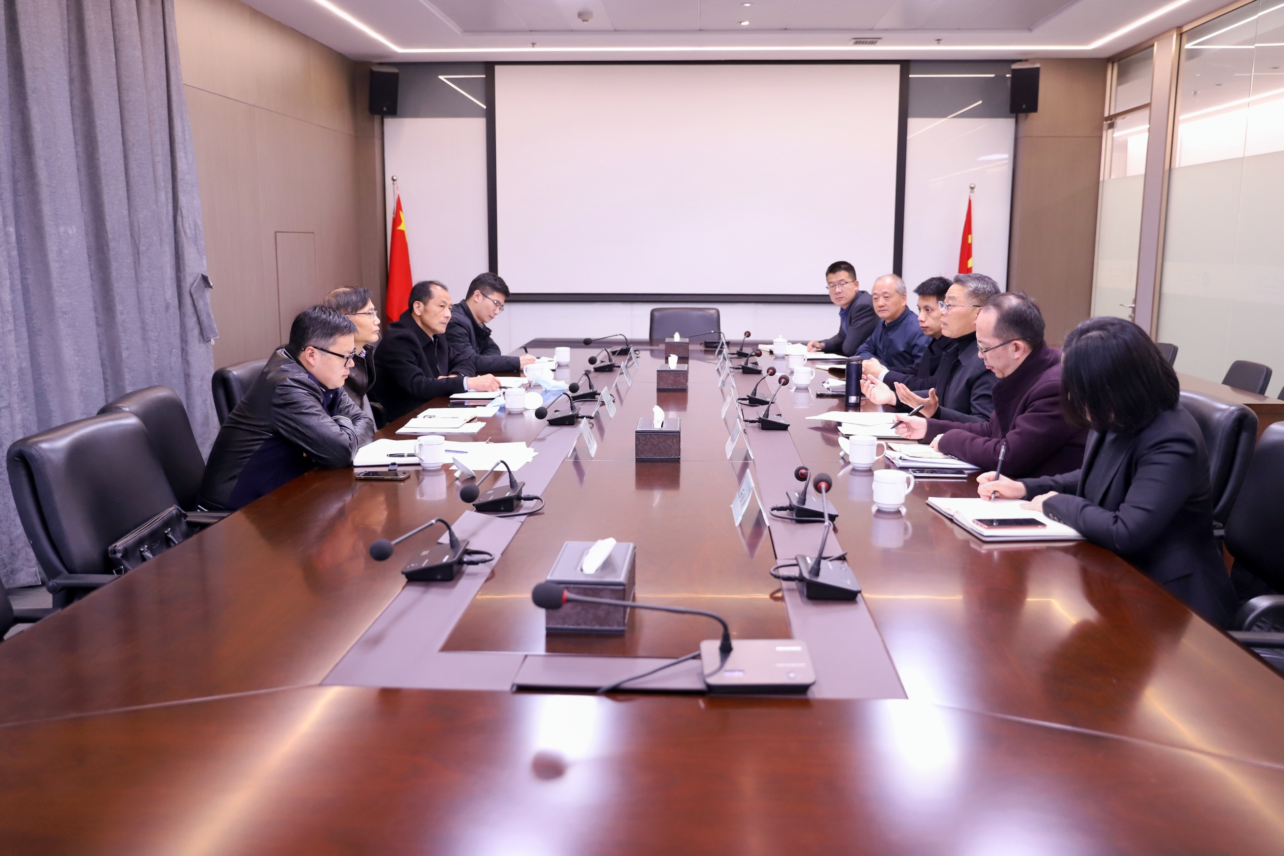 駐國資委紀檢組和省紀委五室來省二輕集團調(diào)研