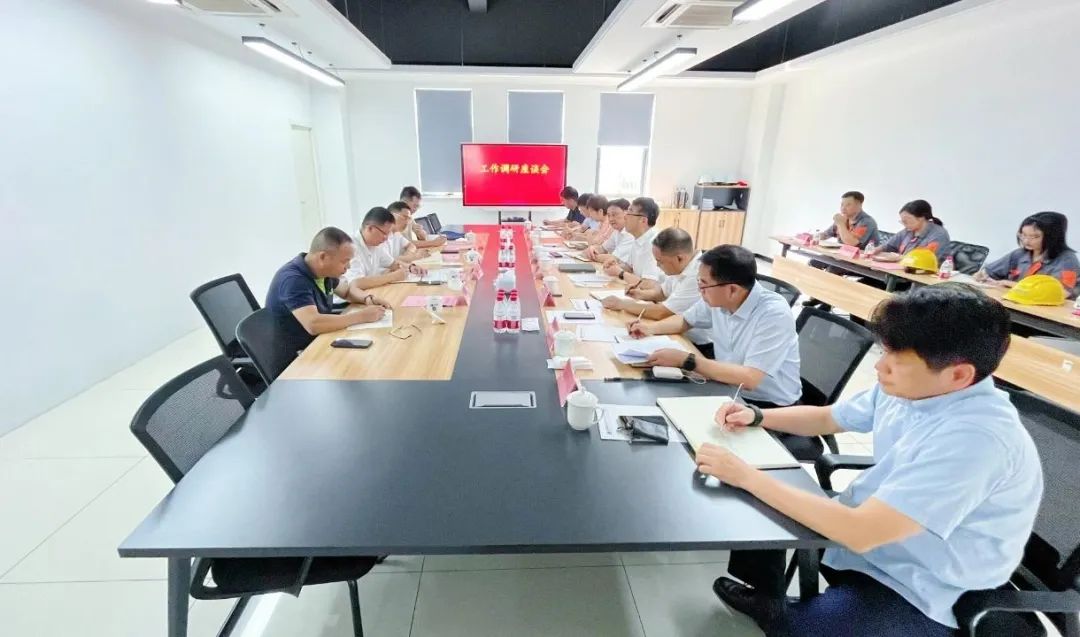 省國資委黨委委員、副主任陳孝一行到省二輕集團(tuán)申達(dá)機(jī)器公司調(diào)研指導(dǎo)