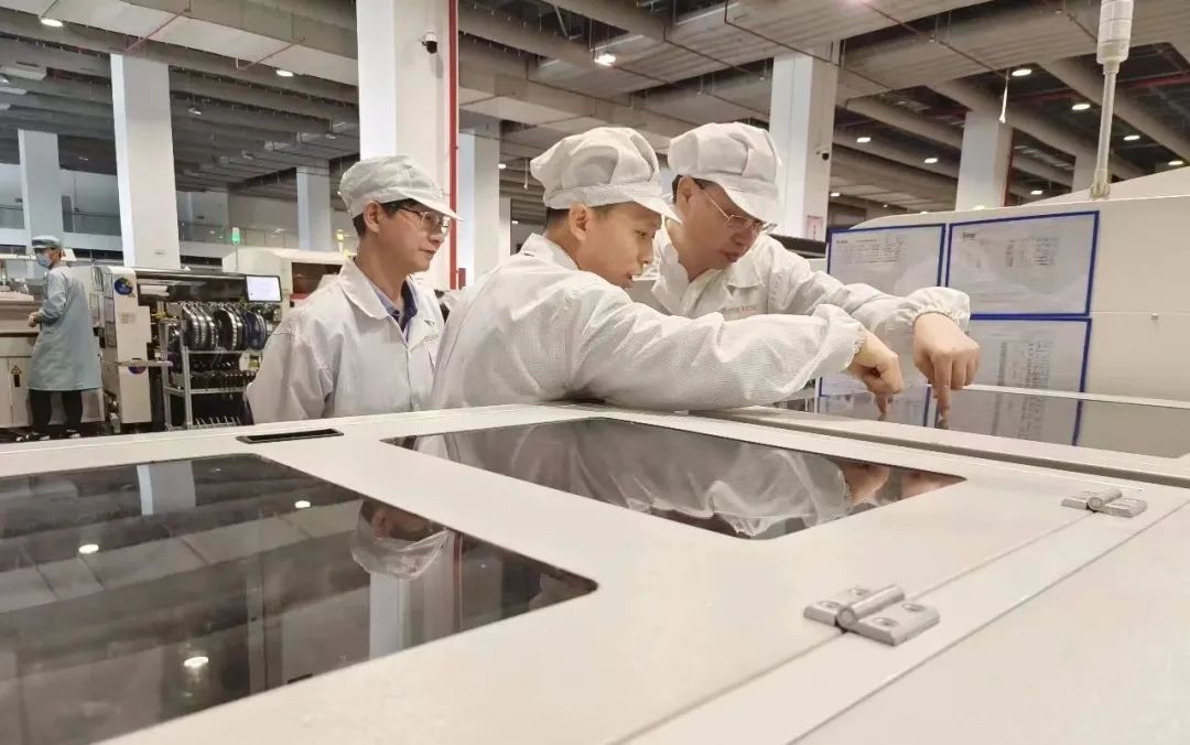 集團(tuán)公司黨委書(shū)記、董事長(zhǎng)楊勝杰一行赴紫光恒越調(diào)研智能工廠