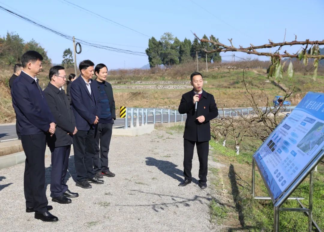 省國(guó)資委黨委副書(shū)記蒲曉斌帶隊(duì)赴省二輕集團(tuán)東西部協(xié)作幫扶村四川省宣漢縣洞子村調(diào)研