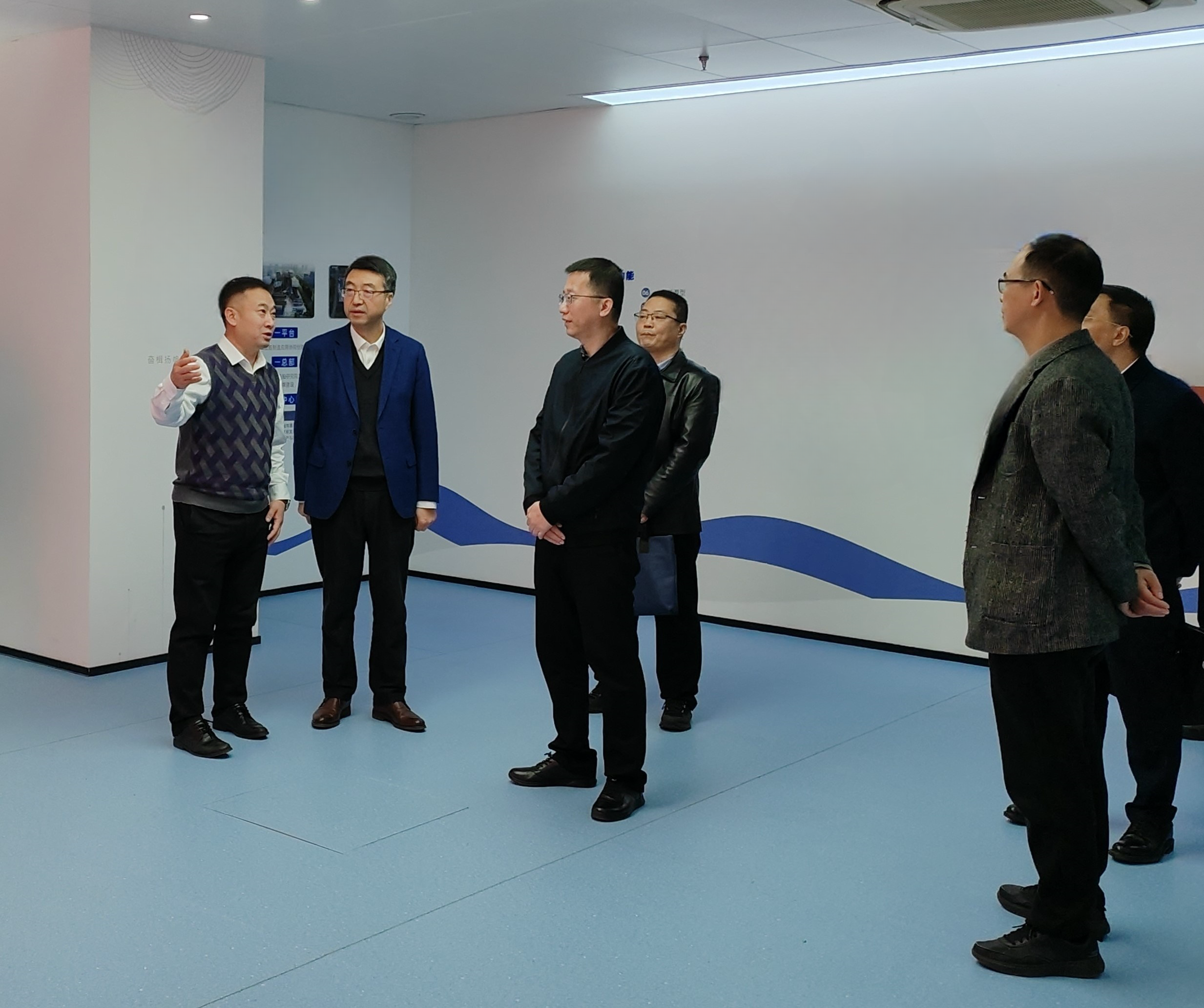 省國(guó)資委黨委委員、副主任陳孝在省二輕集團(tuán)開(kāi)展“大走訪大調(diào)研大服務(wù)大解題”活動(dòng)