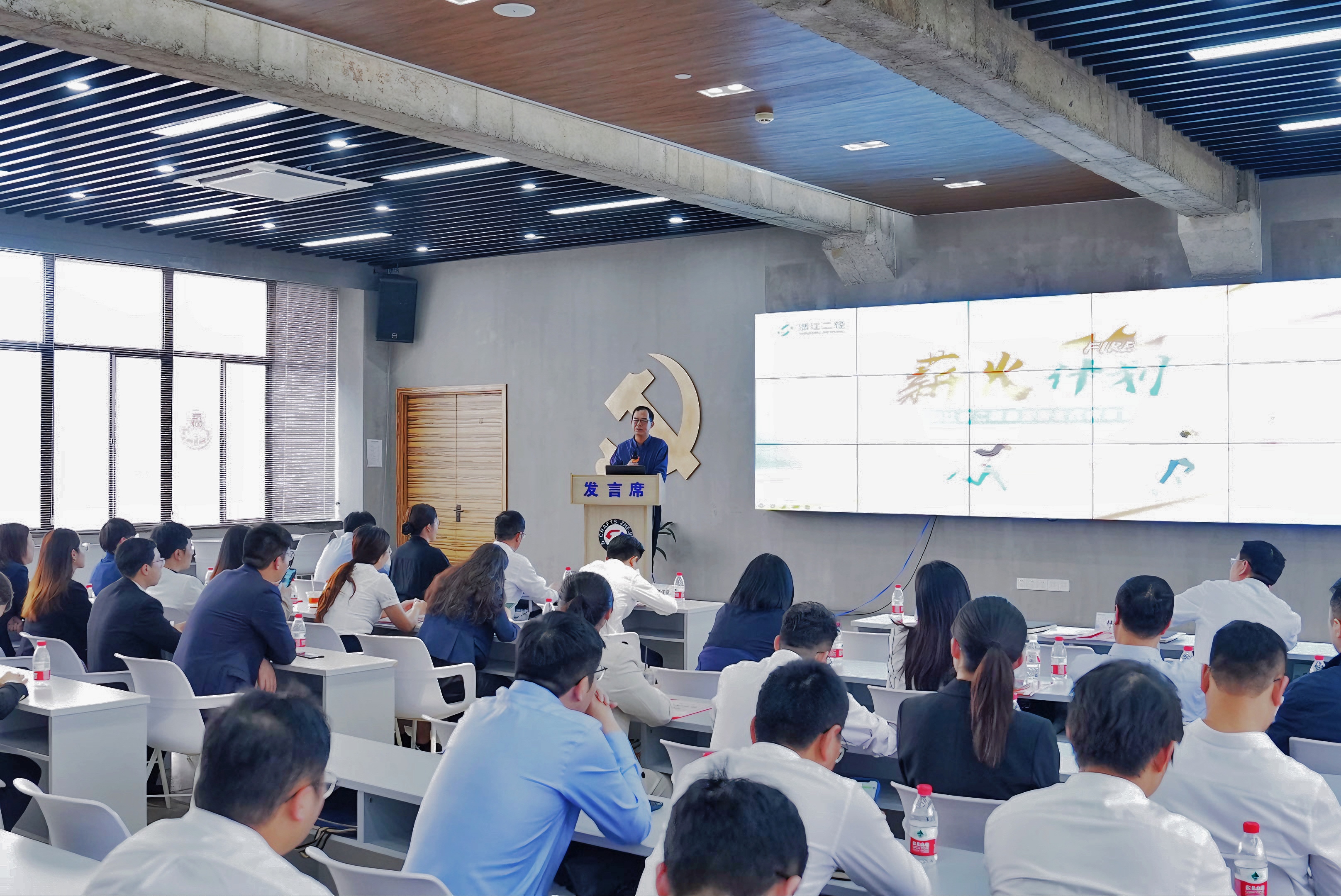 省二輕集團“薪火（FIRE）”計劃——優(yōu)秀青年骨干訓(xùn)練營順利結(jié)業(yè)