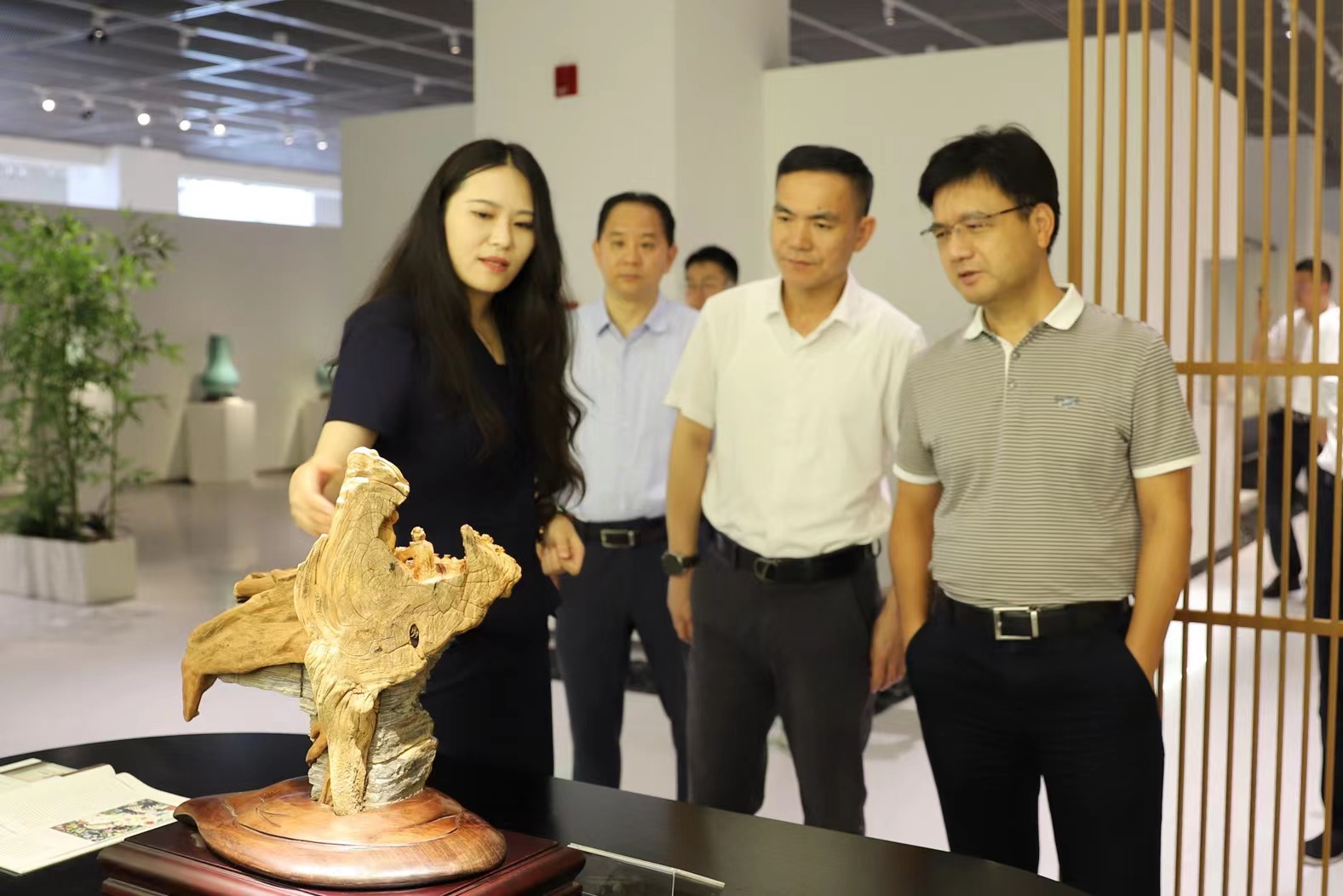 省國資委副主任董正泉一行到省二輕集團(tuán)調(diào)研