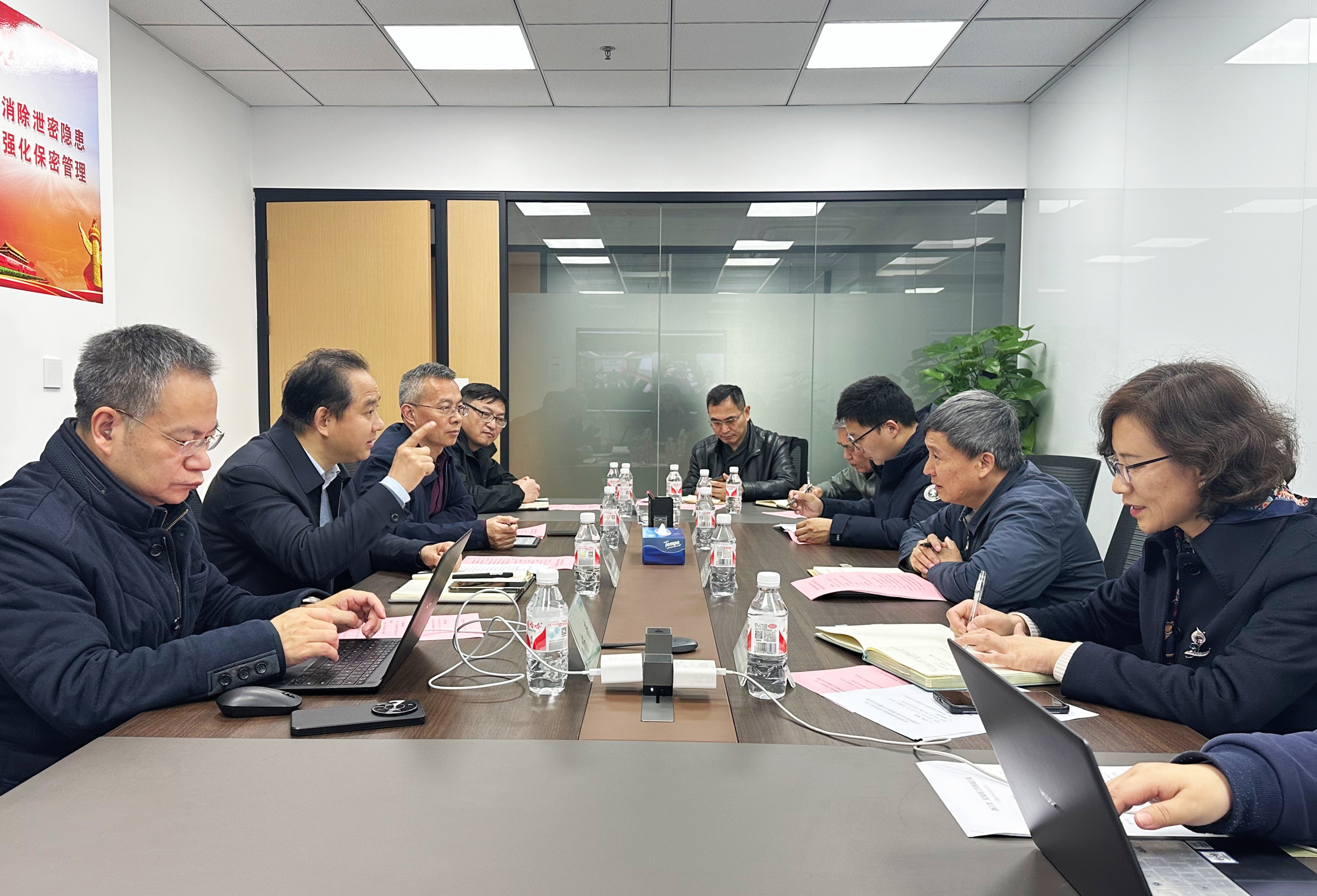 省政府特約研究員、智能制造專家委員會(huì)副主任凌云一行調(diào)研省二輕集團(tuán)