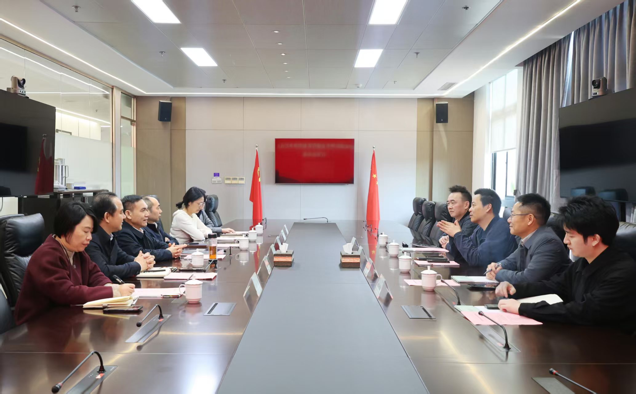 杭州金融投資集團黨委書記、董事長沈立一行到訪省二輕集團